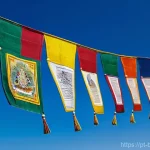 부탄의 전통 기도 깃발 의미 - The user wants three detailed image generation prompts in English, based on the provided text about ...